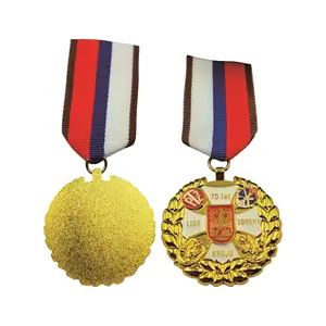 कस्टम डिजाइन प्राचीन धातु मरने के कास्टिंग मुलायम तामचीनी पोलैंड गोल्ड अवार्ड पदक ब्रोच पिन के लिए सम्मान के साथ लघु डोरी