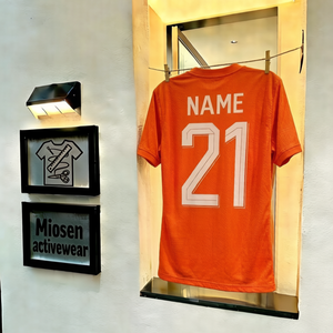 Maglia da <span class=keywords><strong>Calcio</strong></span> Classica Arancione Vibrante - Stile Olandese, Personalizzabile - Kit Casa Arancione Brillante, Manica Corta, Traspirante, Asciugatura Rapida per Tifosi - Product Image 1