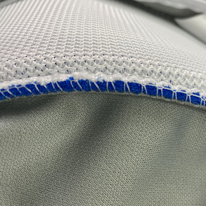 Fabriqué en feutre <span class=keywords><strong>de</strong></span> polyester épaissi <span class=keywords><strong>de</strong></span> 10mm, le <span class=keywords><strong>tapis</strong></span> <span class=keywords><strong>de</strong></span> <span class=keywords><strong>repassage</strong></span> avec fermeture éclair peut être installé <span class=keywords><strong>sur</strong></span> le bras <span class=keywords><strong>de</strong></span> la <span class=keywords><strong>table</strong></span> à repasser PONY - Product Image 3