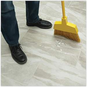 Balai de jardin en bois jaune de 53 pouces avec manche, poils en polypropylène pour la maison et le jardin - Product Image 2