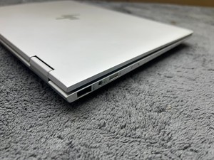 Laptop EliteBOOK X360 1030 G2 con Intel I7 7a Gen, 8GB RAM, 512GB SSD, Touchscreen e Tastiera Inglese - Product Image 4