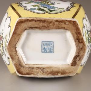 Vaso in Porcellana Cinese della Dinastia Qing, Dipinto <span class=keywords><strong>con</strong></span> Smalto Giallo e Dettagli Dorati, Decorazione Antica Esagonale <span class=keywords><strong>con</strong></span> <span class=keywords><strong>Fiori</strong></span> e Uccelli - Product Image 6
