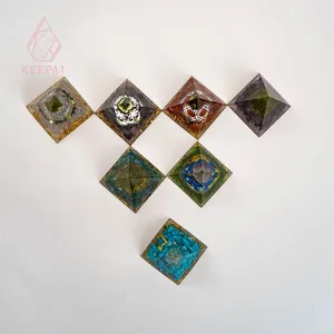 Kristal grosir energi kristal gratis merek mewah meditasi resin piramida untuk kamar