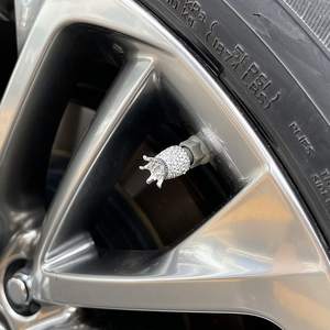 4 pièces de capuchons de valve de pneu ABS brillants en forme de couronne, avec cristaux de diamant synthétiques et alliage d'aluminium, universels pour voiture, décoratifs et anti-poussière - Product Image 4