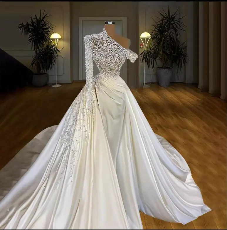 2020 Свадебные платья-футляры со съемным шлейфом, атласная ткань с бисером, дизайн с открытыми плечами, юбка с разрезом, свадебные платья