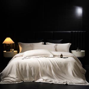 Edredón de Jacquard a rayas de satén para las cuatro estaciones, funda de edredón, sábanas blancas, juego de cama de seda lavada de cuatro piezas para el hogar y el Hotel - Product Image 1