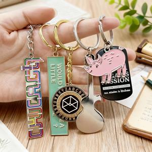 Porte-clés personnalisé avec logo gravé, souvenir personnalisé, porte-clés ornemental, porte-clés en métal émaillé doux - Product Image 1