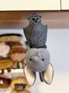 Muñeco de Peluche de Murciélago Británico para Halloween, Moderno, Divertido, con Diseño Invertido Creativo, Decoración Adorable y Alegre - Product Image 3