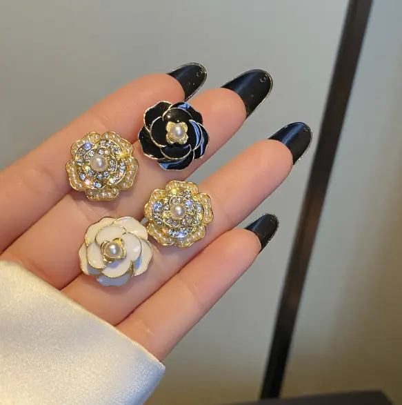 2021 Luxury High Quality Bling Bling Diamond White Black Small Pearl Camellia Flower Stud Earring For Women Girls