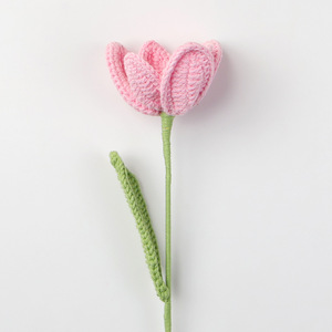 Bouquet di petali di tulipano in maglia di lana intrecciata a mano fiore artificiale uncinetto per regalo - Product Image 2