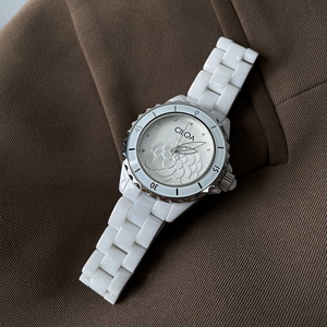 Montre ronde personnalisable CILOA blanche pour femmes, nouvelle montre à quartz étanche de haute qualité, élégante et résistante à l'eau - Product Image 6