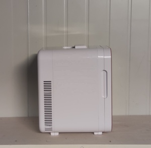 Mini Frigo Elettrico Rosa da 10L per <span class=keywords><strong>Cosmetici</strong></span>, Caldo/Freddo, Portatile a Basso Rumore, con Alimentazione 12V per Camper, Cibo, Bevande e Prodotti di Bellezza - Product Image 5