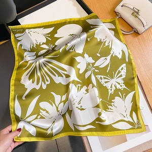 Özel 2023 yeni kore tarzı lüks tasarımcı at desen 100% ipek küçük kare eşarp kadınlar 21 "kadınlar için baskılı ipek Bandana - Product Image 5