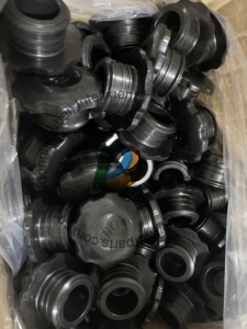 OEM发动机零件SAA6D102 SAA6D107E-3 SAA6D114E-2 PC200-7 PC200-8 PC360-7 PC360-8加油口盖6130-12-8610 6130128610 - Product Image 4