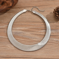 Collier ras du cou pour femme en alliage de zinc, style punk, large et massif, avec spirale géométrique exagérée et chaîne serpent, bijou de fête