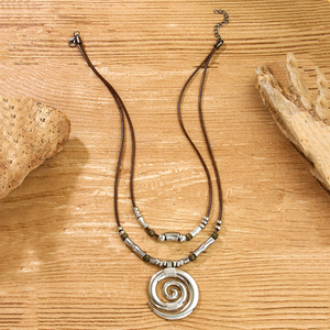 Vintage Spiral Vortex Kolye, Unisex El Dokuması Deri İp Kolye, Boho Çift Halka Metal Kolye Hediye - Product Image 2