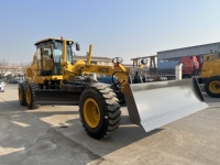 Niveleuse à moteur 6 roues motrices 215HP GR215A