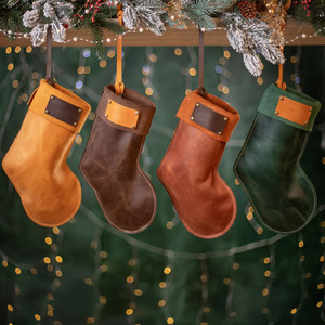 Ornements de Noël en cuir Pu de style européen et américain pendentifs sacs de rangement de cadeaux et de bonbons en forme de bas du père Noël - Product Image 5