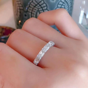 Anello a Forma di T con Zirconi Quadrati per Donne, Gioiello da Dito Lussuoso e Scintillante alla Moda - Product Image 2