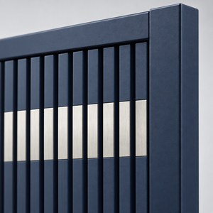 Portail coulissant automatique en aluminium sur mesure Zhanjiang, à lames verticales, pour cour, offrant une intimité et une sécurité accrues, pour usage résidentiel. - Product Image 2