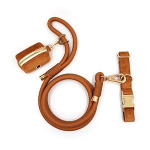 Produk untuk barang olahraga hewan peliharaan baru 2025 kerah anjing beludru pemegang tas kotoran anjing caramel dispenser kalung hewan peliharaan unik - Product Image 1