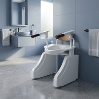 Dispositif d'accessibilité pour salle de bain : Siège de toilette surélevé et fauteuil roulant de transfert pour personnes âgées à domicile