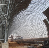 Services de construction de bâtiments industriels en structure métallique, d'entrepôts de stockage en acier, de hangars, et de la fabrication de structures légères par soudage, découpe et pliage.