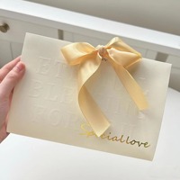 Boîte cadeau en papier kraft triangulaire écologique avec poignée découpée, personnalisable avec logo, pour desserts, bonbons, biscuits, souvenirs, vente en gros