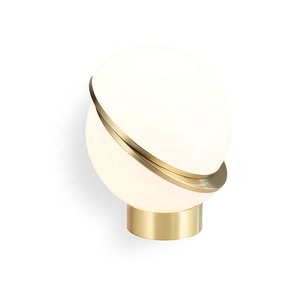 Nordique Hôtel Chambre Décoration Fantaisie Or <span class=keywords><strong>Lampe</strong></span> <span class=keywords><strong>De</strong></span> Table Métal <span class=keywords><strong>Verre</strong></span> <span class=keywords><strong>Globe</strong></span> Boule E27 <span class=keywords><strong>Lampe</strong></span> <span class=keywords><strong>De</strong></span> Bureau - Product Image 1