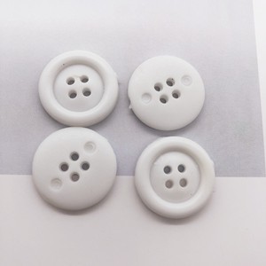 Giao Hàng Nhanh 20Mm Vòng Cao Su 4-Lỗ Nút Màu Trắng Và Màu Đen Cho Quần Áo Trong Kho - Product Image 5