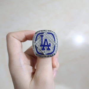 แหวนโลหะผสมสองสีชุบเงินสไตล์ฮิปฮอป แชมป์เปี้ยนทีมลอสแอนเจลิส ดอดเจอร์ส ปี 2024 แบบสั่งทำพิเศษ - Product Image 4
