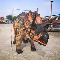 Costume de dinosaure WalkingTriceratops réaliste de haute qualité de taille réelle pour deux artistes
