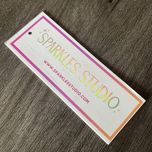 Etiquetas Colgantes de Alta Calidad al Mejor Precio, Impresas Digitalmente con Laminación de Película y Grabado/Relieve - Product Image 5