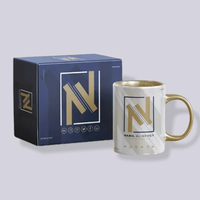 Boîte d'expédition ondulée noire personnalisée pour tasses à café Enveloppe en carton à emporter avec gaufrage et stratification mate pour cadeaux