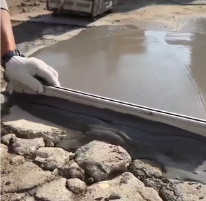 Prodotto di materiali silicati composti autolivellanti ad alta fluidità - Product Image 5