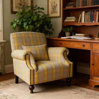 Fauteuil lounge classique du milieu du siècle, accoudoirs roulés, coussin moelleux, structure en chêne, canapé de salon, chambre d'hôtel, mobilier de maison personnalisable
