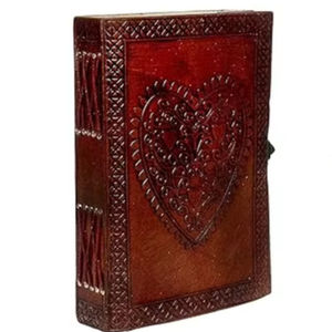Journal de voyage vintage en relief avec grand cœur fait à la main A5 Journal en cuir à couverture rigide avec fermeture à glissière pour hommes et femmes - Product Image 3