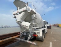 Camion populaire de mélangeur concret de SHACMAN 6*4 8/10m3 sur le marché algérien