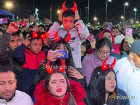 Cadeaux de fête d'Halloween et de Noël, logo personnalisé, cornes de diable colorées à LED, bandeau lumineux, accessoires pour cheveux