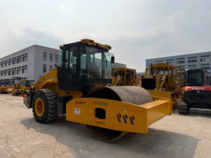 Rouleau compresseur vibrant à tambour unique XS230J d'occasion, 23 tonnes, matériel de compactage de sol et d'asphalte de seconde main - Product Image 5