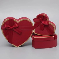 Kotak kemasan bunga cokelat Logo kustom kotak kertas berbentuk hati hadiah dengan pita tutup untuk Hari Valentine Ibu pernikahan