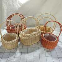Panier en rotin tressé en plastique à longue poignée, panier rustique pour arrangement floral, pour cadeau de mariage et décoration de table