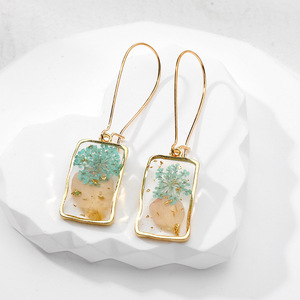 Pendientes de Resina Chapados en Oro con Flores Secas, Estilo Bohemio para Mujer, Pendientes Rectangulares, Regalo - Product Image 5