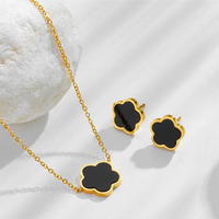 Ouj Ensemble de Bijoux de Luxe pour Femme, Collier Plaqué Or de Dubaï en Acier Inoxydable 316L avec Nacre Blanche à Motif Floral