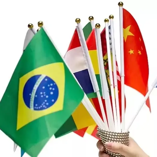 Fabrika doğrudan satış Mini ulusal ülke elde sallamak için bayraklar özel dayanıklı Polyester el bayrak plastik kutup