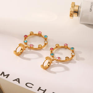 أقراط دائرية من الفولاذ المقاوم للصدأ مطلية بالذهب PVD متعددة الألوان من KITI للنساء، عصرية وبالجملة - Product Image 3