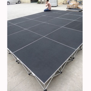 Escenario portátil de aluminio para eventos al aire libre usado - Product Image 1