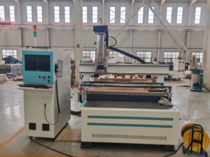 Fabricant chinois de routeur CNC à carrousel 3D ATC pour le travail du bois avec système anti-poussière sur les axes <span class=keywords><strong>X</strong></span>, <span class=keywords><strong>Y</strong></span>, Z pour la fabrication de meubles - Product Image 4