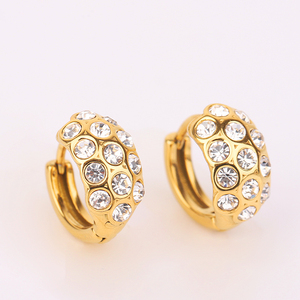 <span class=keywords><strong>Orecchini</strong></span> a Scatto a Cerchio a C in <span class=keywords><strong>Corallo</strong></span> con Zirconi, Gioielli in Acciaio Inossidabile Ipoallergenico Placcato Oro 18k, Dropshipping Senza MOQ, Disponibili in Stock USA - Product Image 1