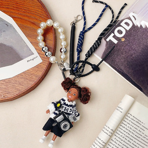 Vente en gros sac poupée suspendue Corée du Sud haut de gamme sens mignon dessin animé poupée porte-clés cheveux bouclés <span class=keywords><strong>noir</strong></span> fille cartable pendentif - Product Image 4